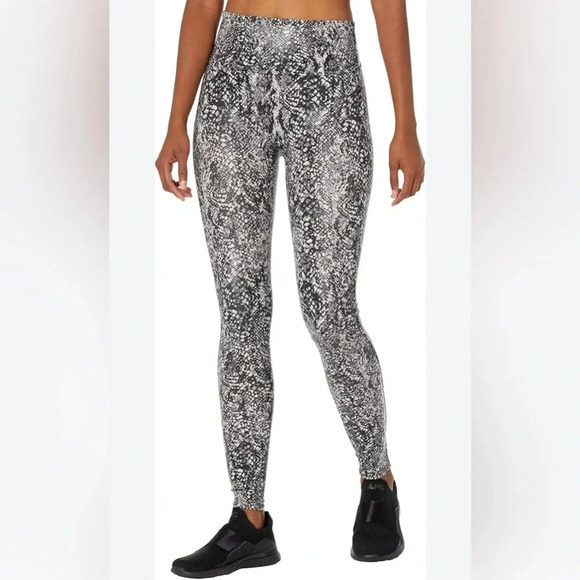 SPANX Faux Snakeskin Leather Print Size 2X - Like New Condition. - Picture 1 of 5